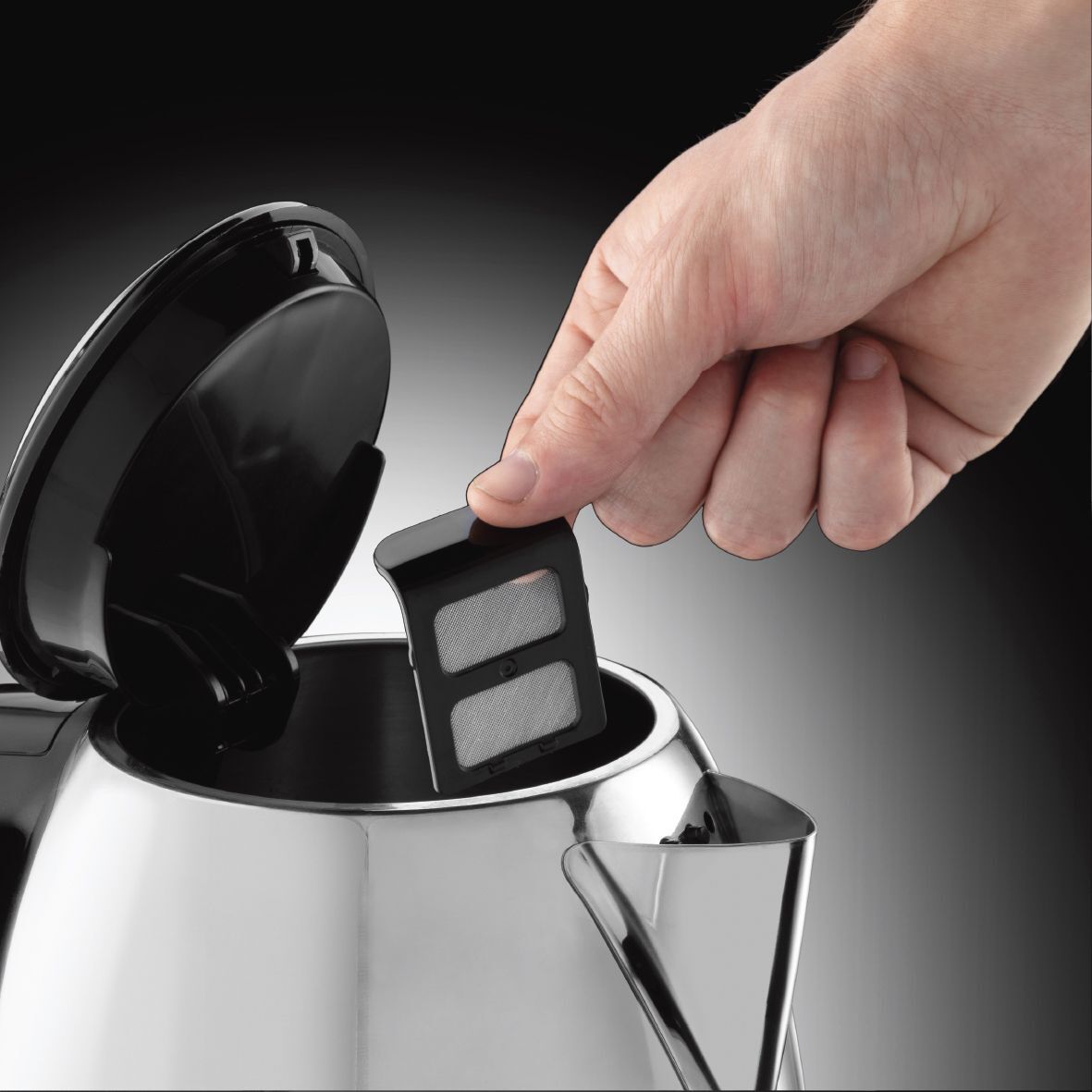 Чайник Russell Hobbs 23930-70, серебристый