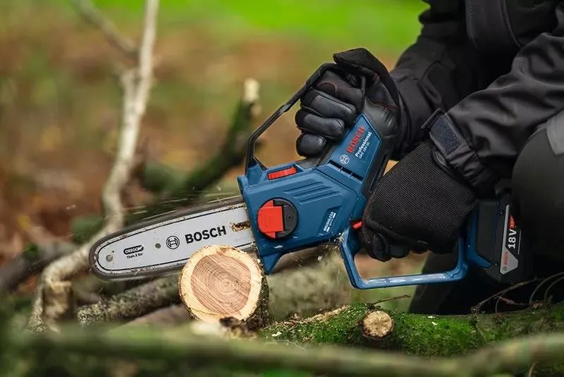 Аккумуляторная мини-пила Bosch GKE 18V-20 Professional 06008D7100
