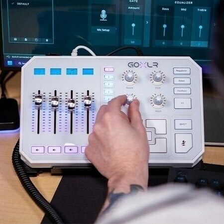 Внешняя звуковая карта TC-Helicon Go XLR, белый
