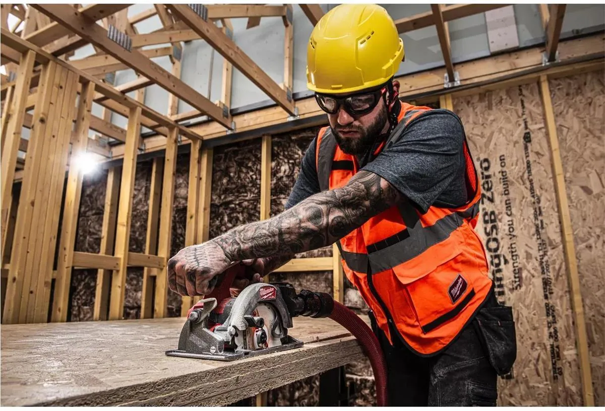 Аккумуляторная дисковая пила Milwaukee M18 FCS552-0 18 В, без АКБ и ЗУ