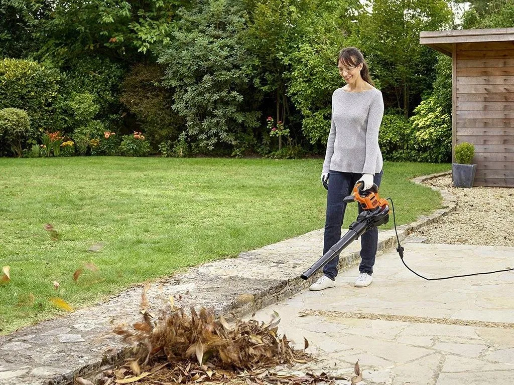 Садовый пылесос воздуходувка Black&Decker BEBLV300-QS