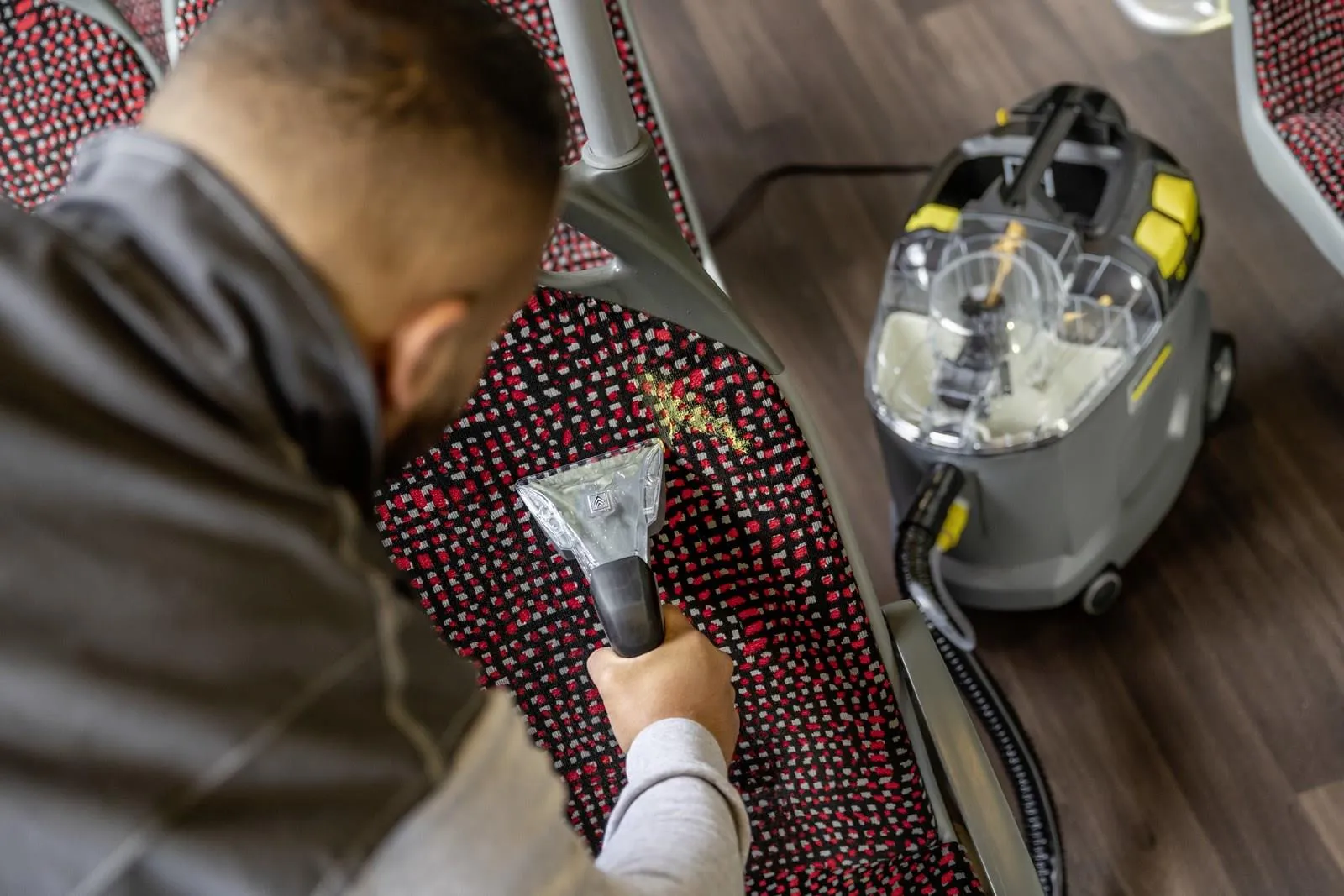 Профессиональный моющий пылесос Karcher Puzzi 8/1 Adv 1.100-241.0