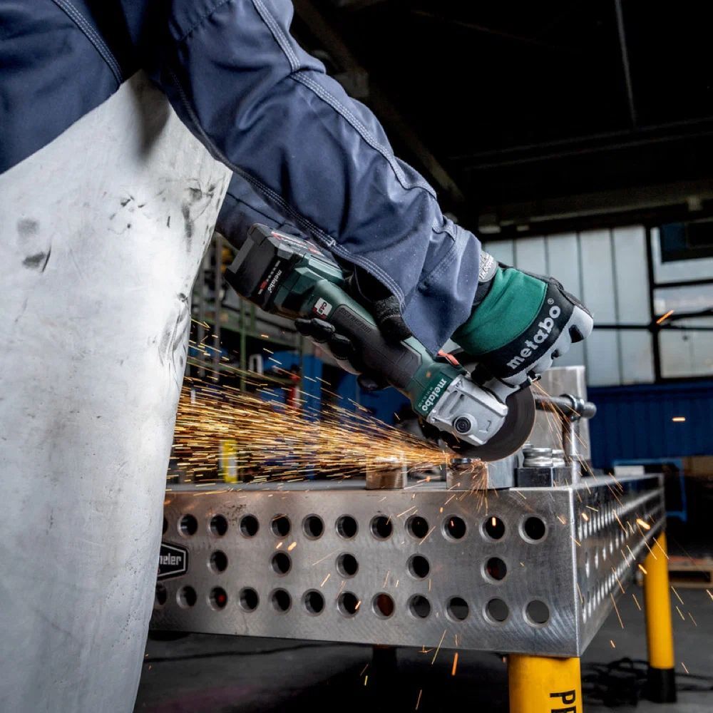 Угловая шлифмашина аккумуляторная Metabo W 18 L BL 9-125