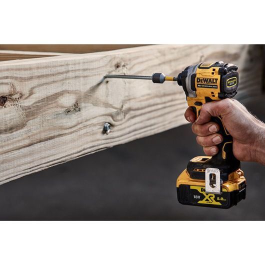 Аккумуляторный импульсный шуруповерт DeWalt DCF850P2T-QW