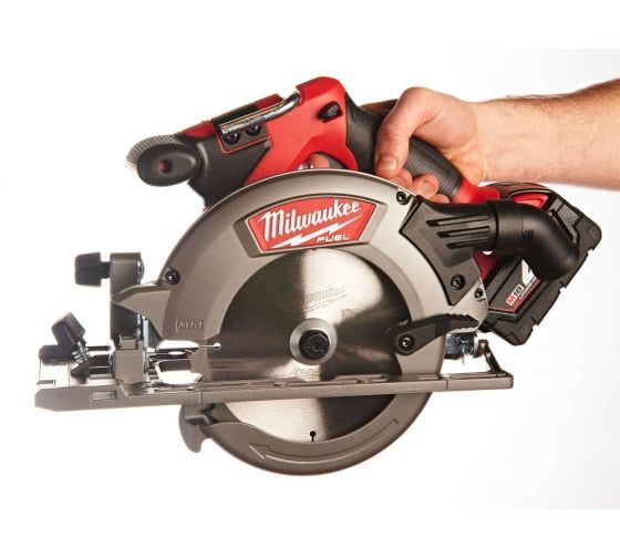 Аккумуляторная циркулярная пила Milwaukee M18 CCS55-502X FUEL 4933451376