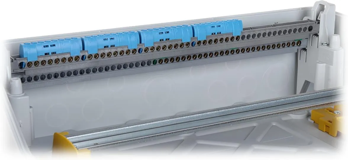 Распределительный щит навесной Legrand RN65 IP65 3x18 с шинами