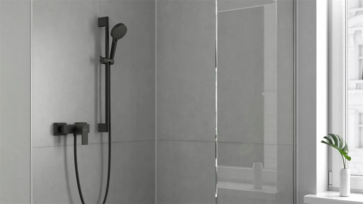Душевой набор Hansgrohe Vernis Blend Vario 65 см, черный матовый 26422670