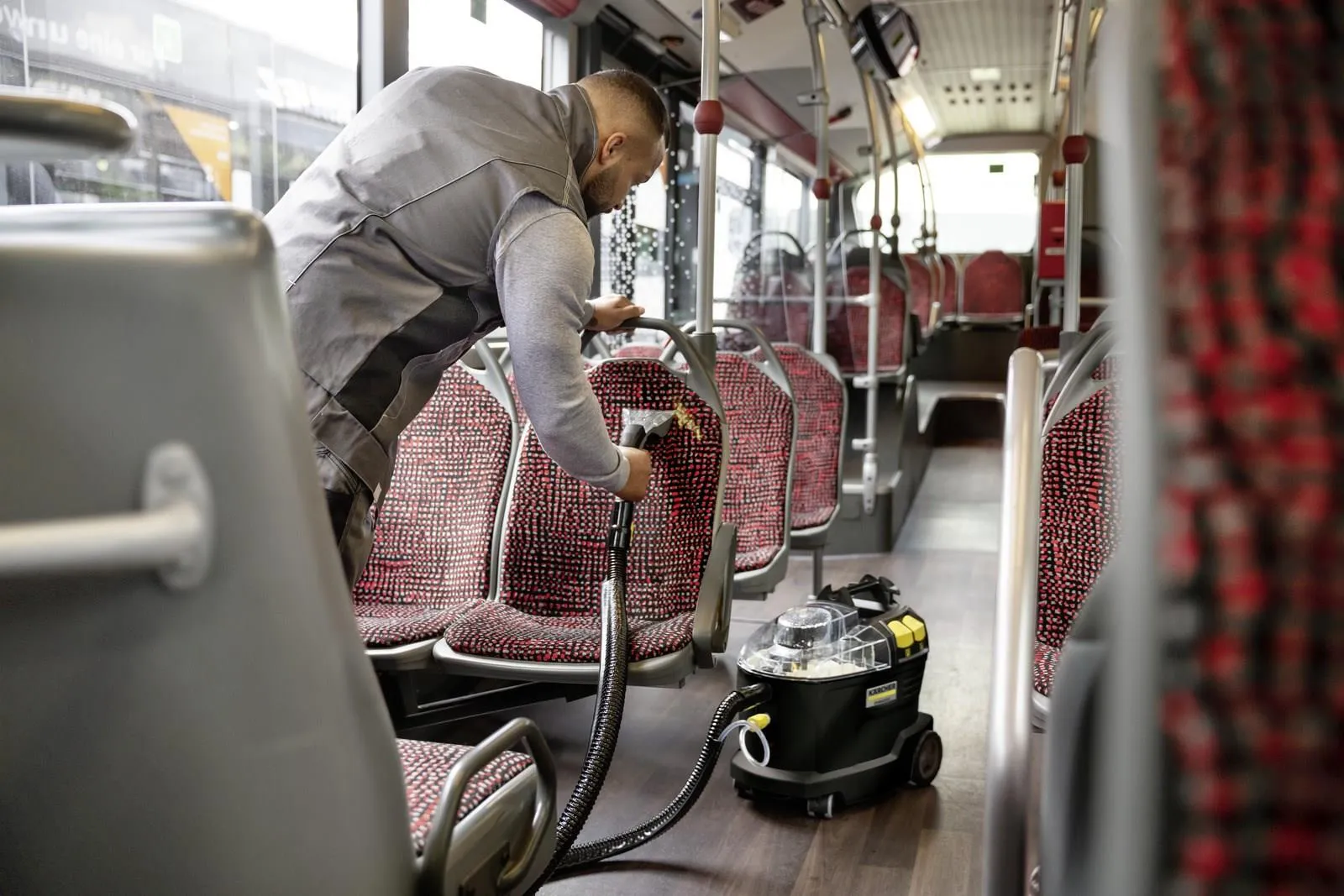 Профессиональный моющий пылесос Karcher Puzzi 8/1 Anniversary Edition 1.100-248.0
