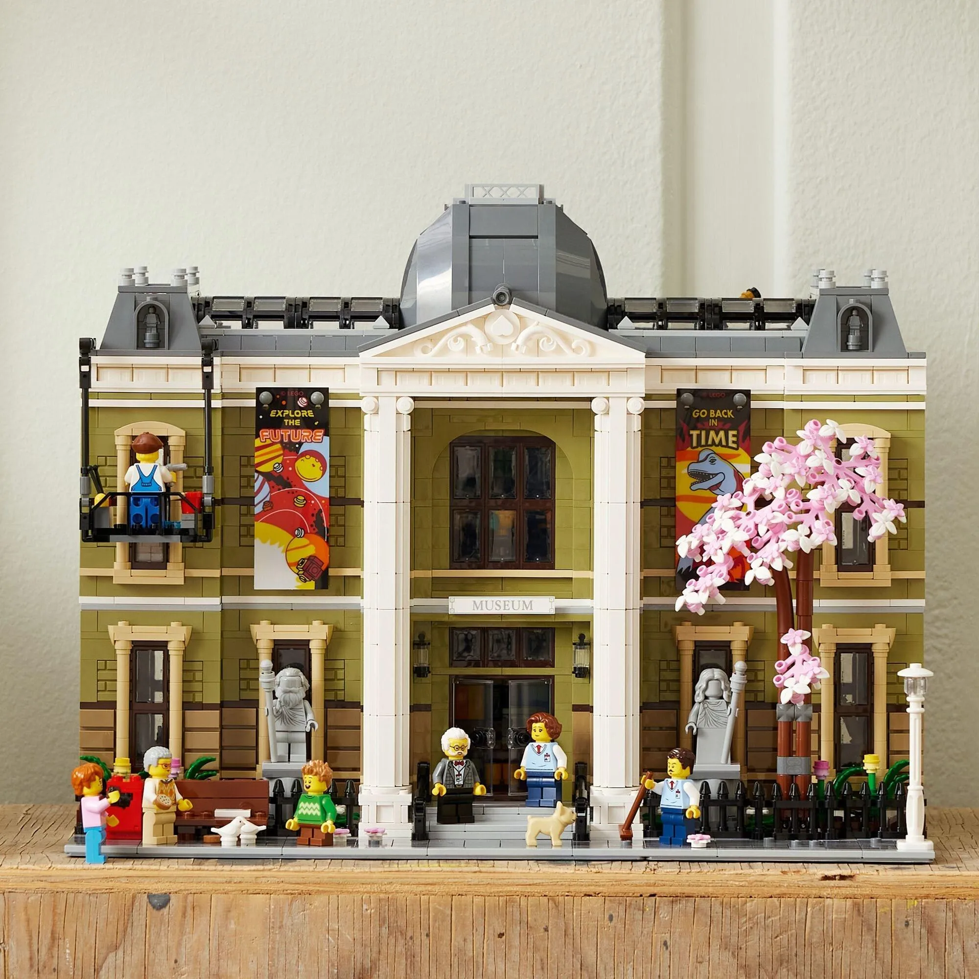 Конструктор LEGO Icons 10326 Музей естественной истории