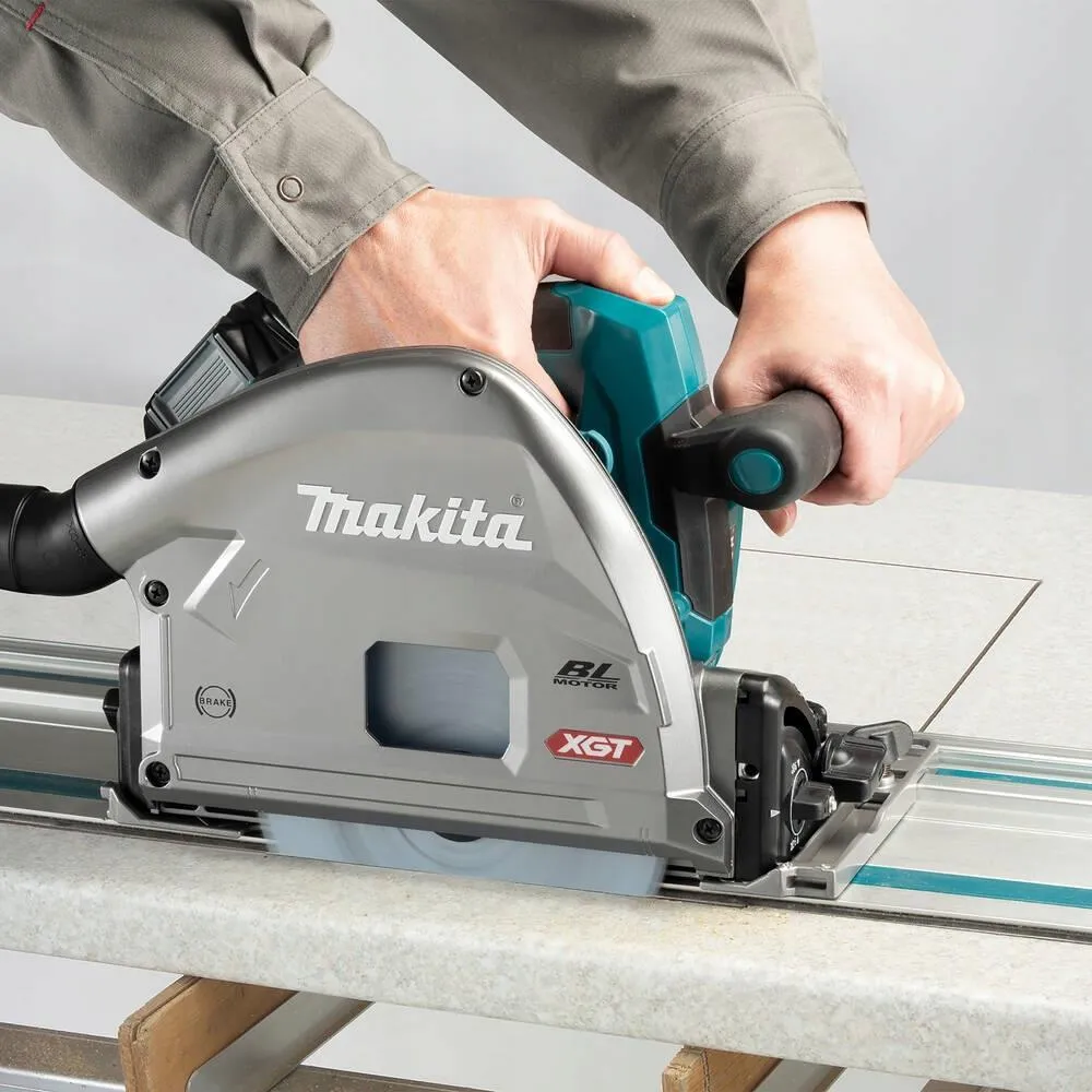 Аккумуляторная дисковая пила Makita XGT SP001GZ03