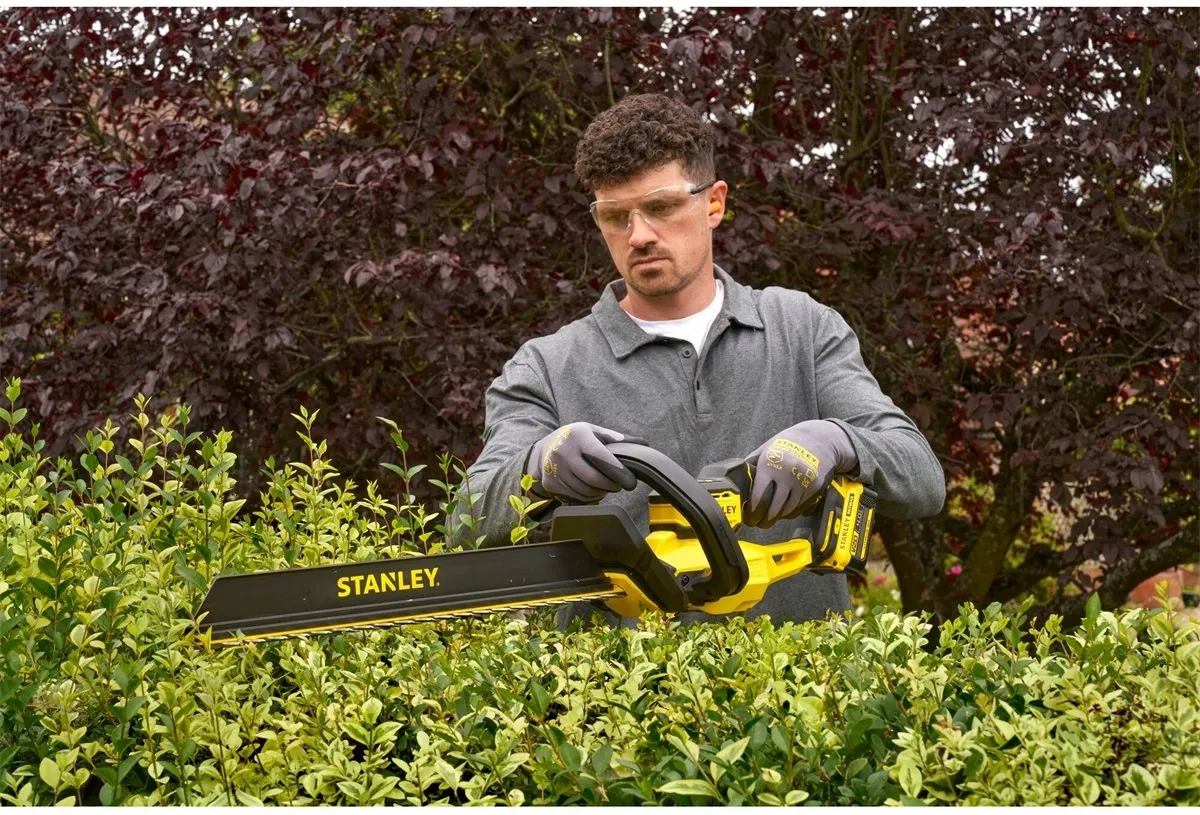 Аккумуляторный кусторез Stanley Fatmax V20 STCHT8255M1-QW 550mm 18V
