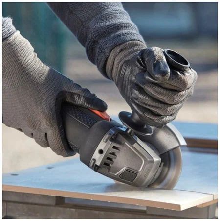 Угловая шлифмашина Black+Decker BEG220A6-QS