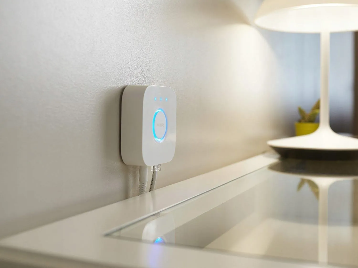 Стартовый комплект с датчиками E2 PHILIPS Hue Secure White and Color Ambiance 929002468824