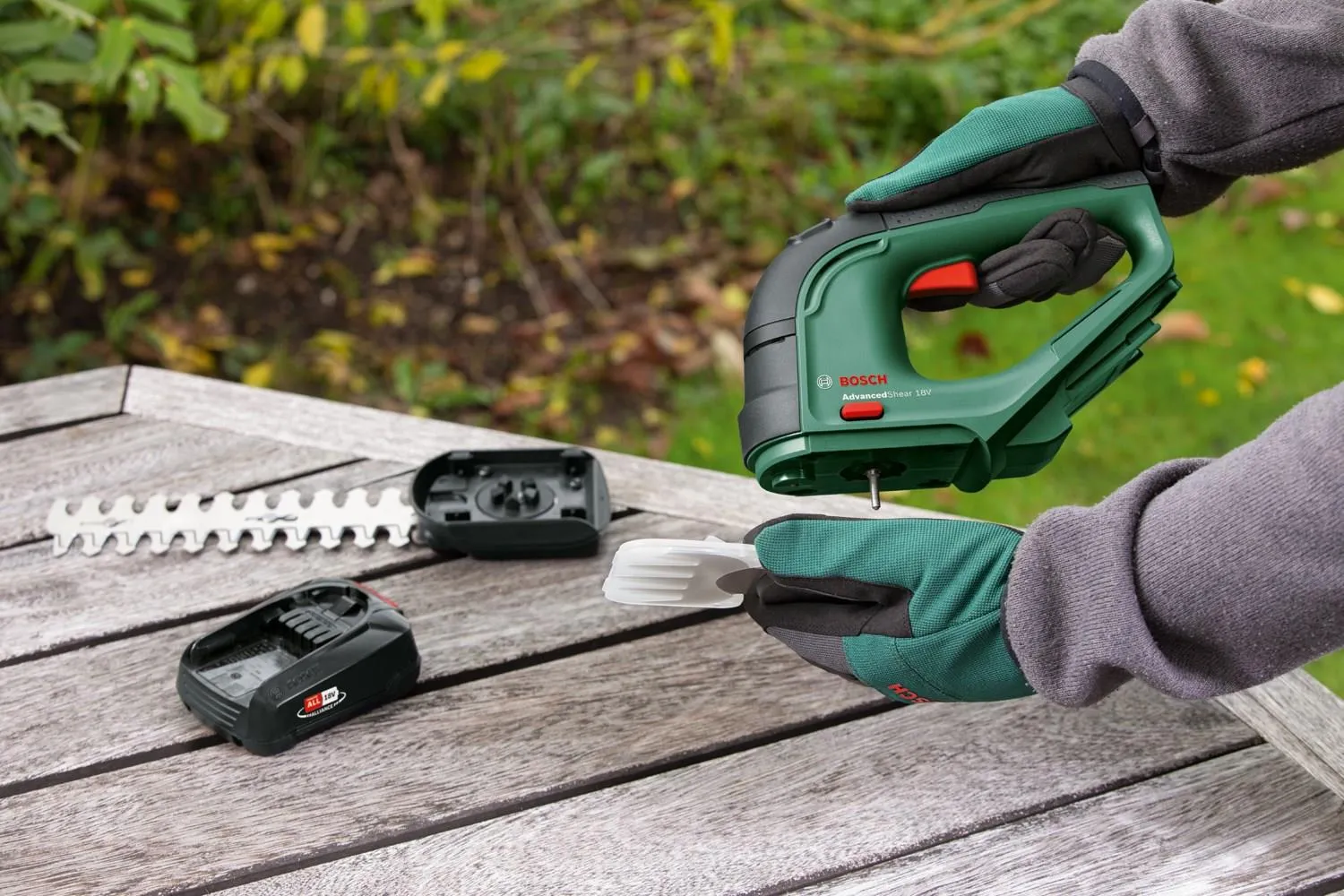 Аккумуляторный кусторез Bosch AdvancedShear 18V-10 0600857001