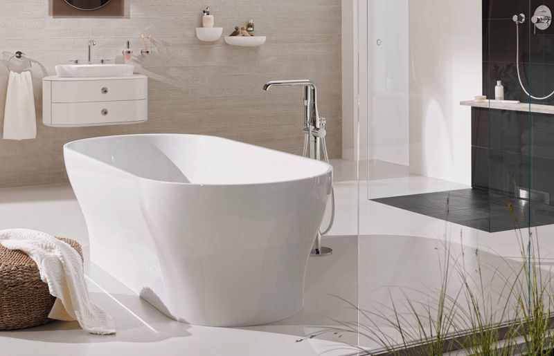 Смеситель для ванны напольный Grohe Essence 23491001