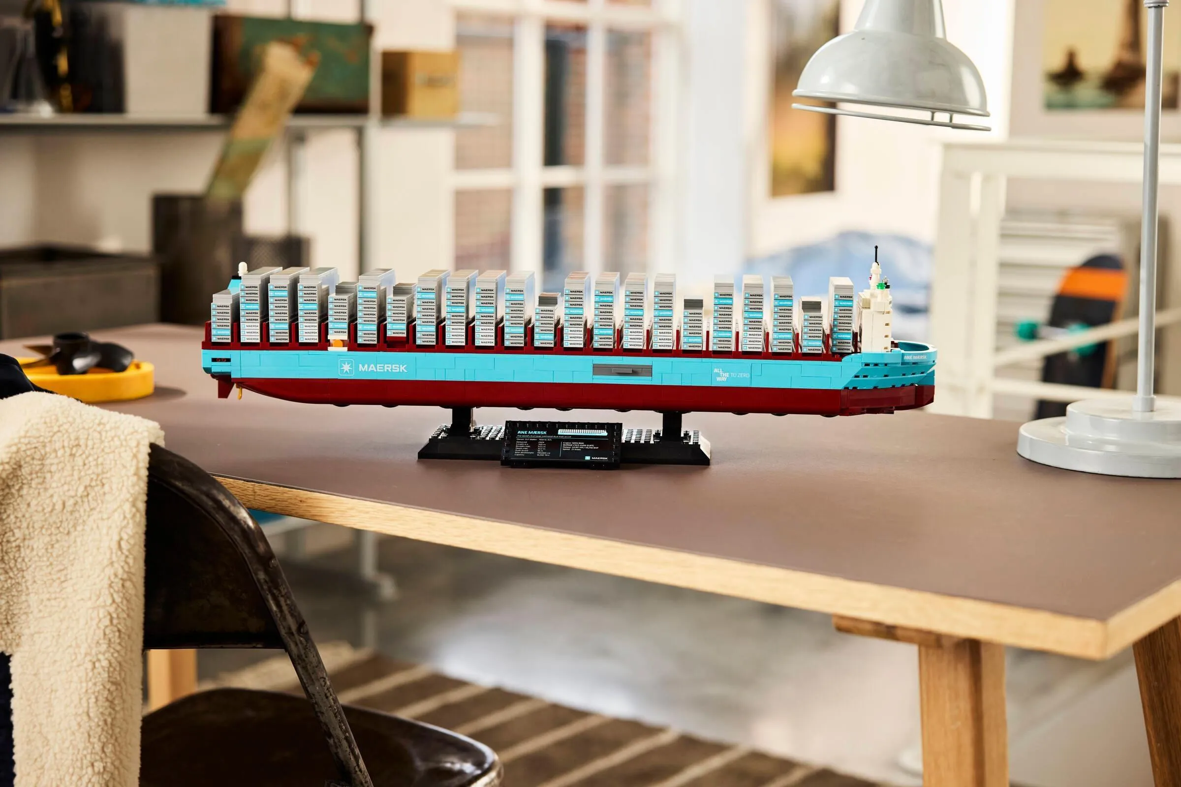 Конструктор LEGO 40955 Контейнеровоз с двухтопливным двигателем Maersk