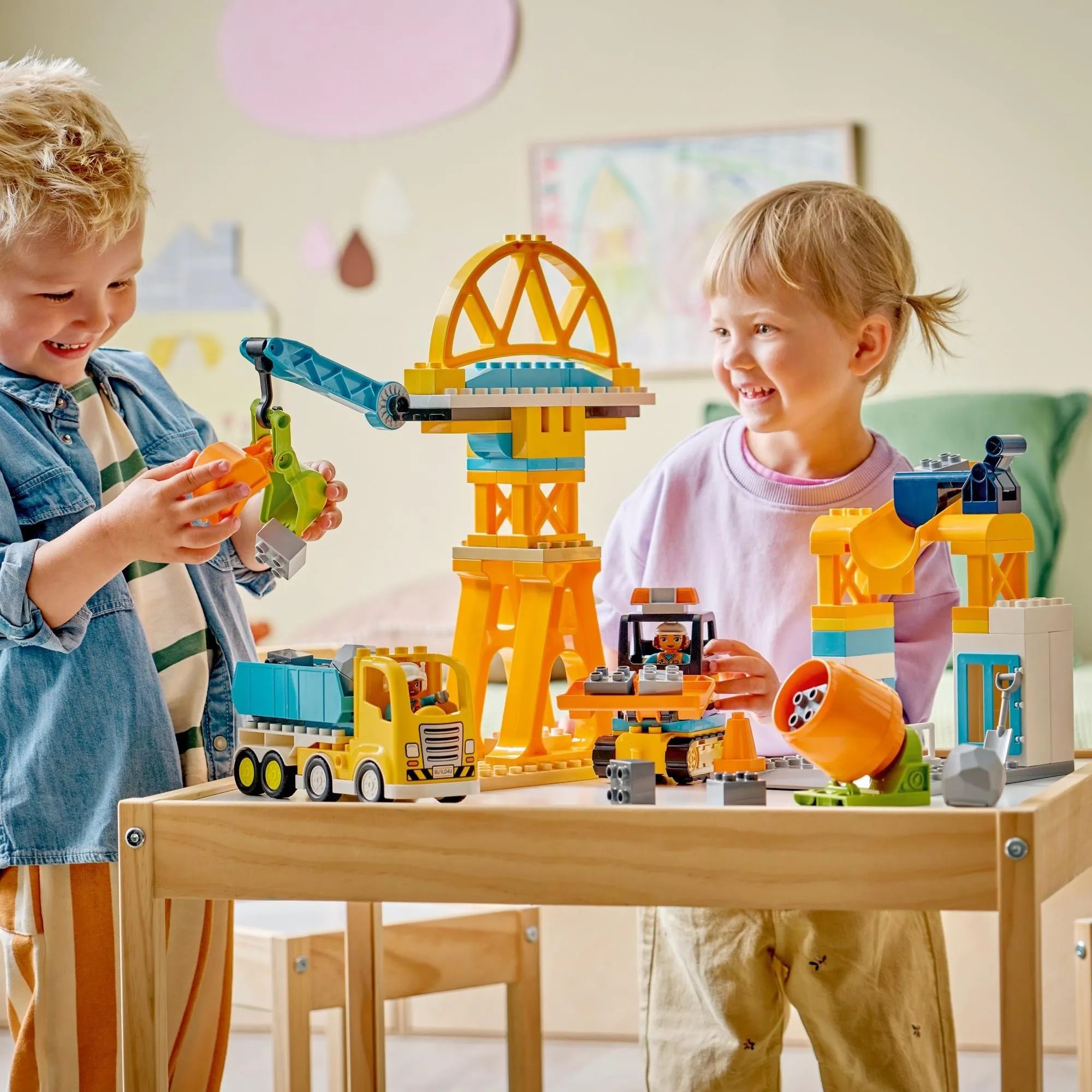 Конструктор LEGO DUPLO 10476 Строительная площадка с транспортными средствами 3 в 1