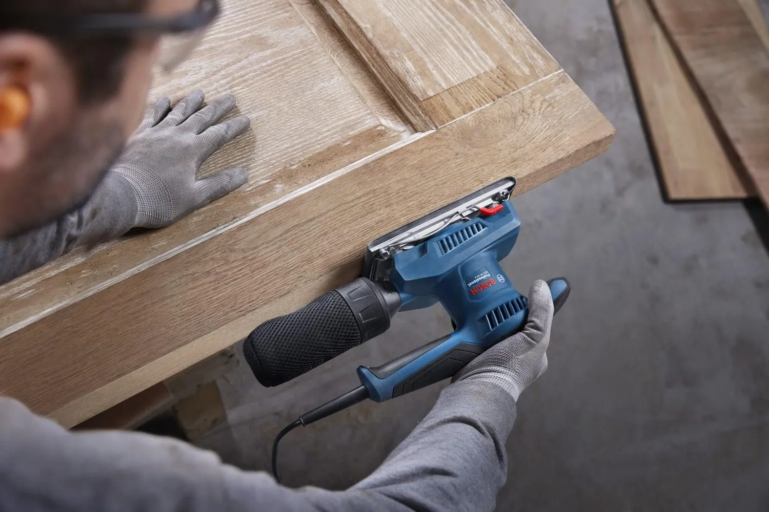 Ленточная шлифовальная машина сетевая Bosch GSS 20-18 A Professional 0601070101