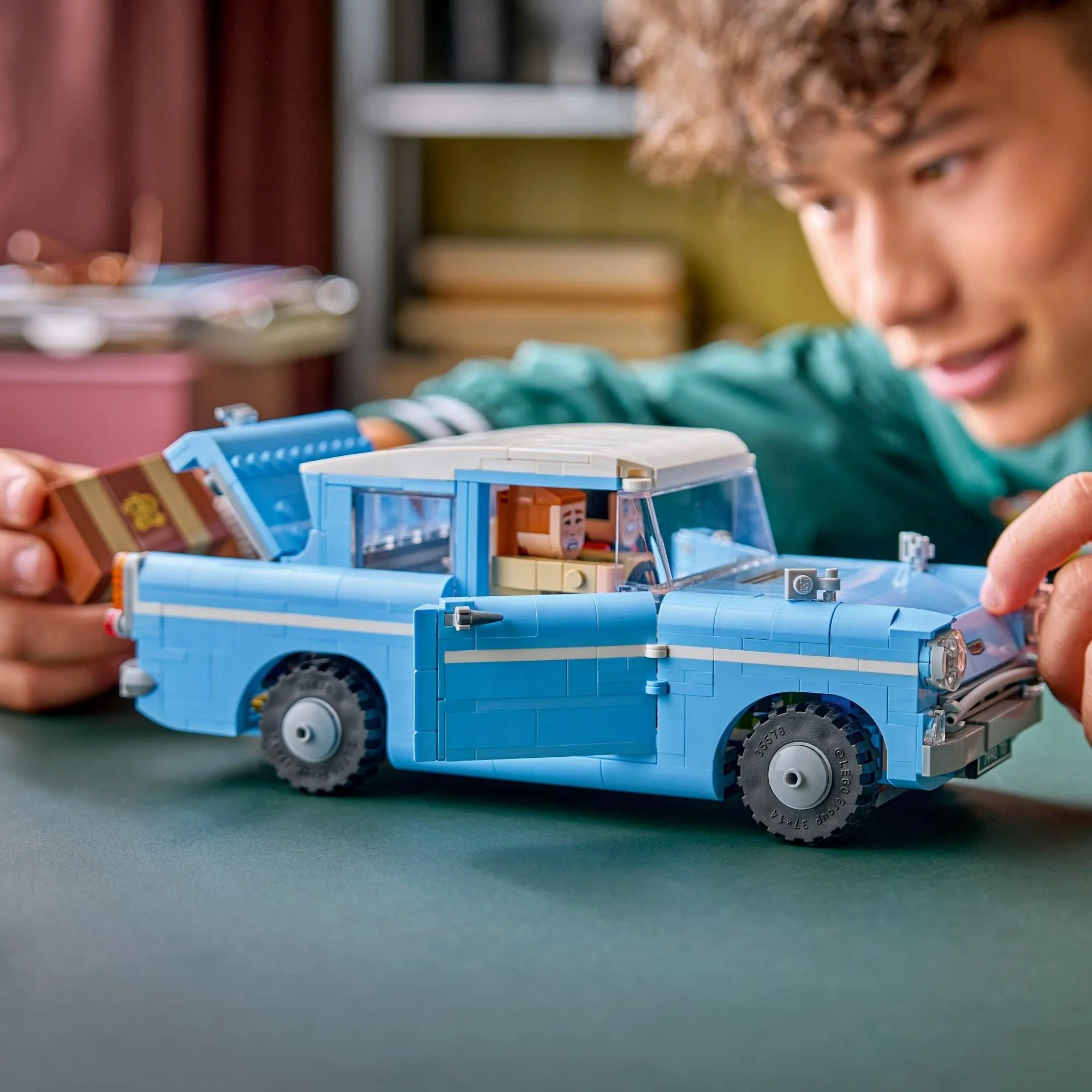 Конструктор LEGO Harry Potter 76470 Заколдованный летающий Ford Anglia
