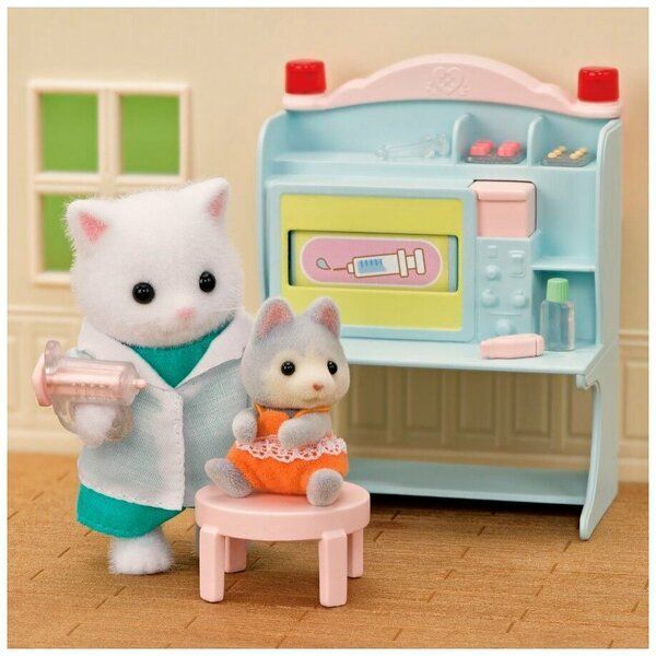 Sylvanian Families Игровой набор Деревенский доктор 5705 с 3 лет