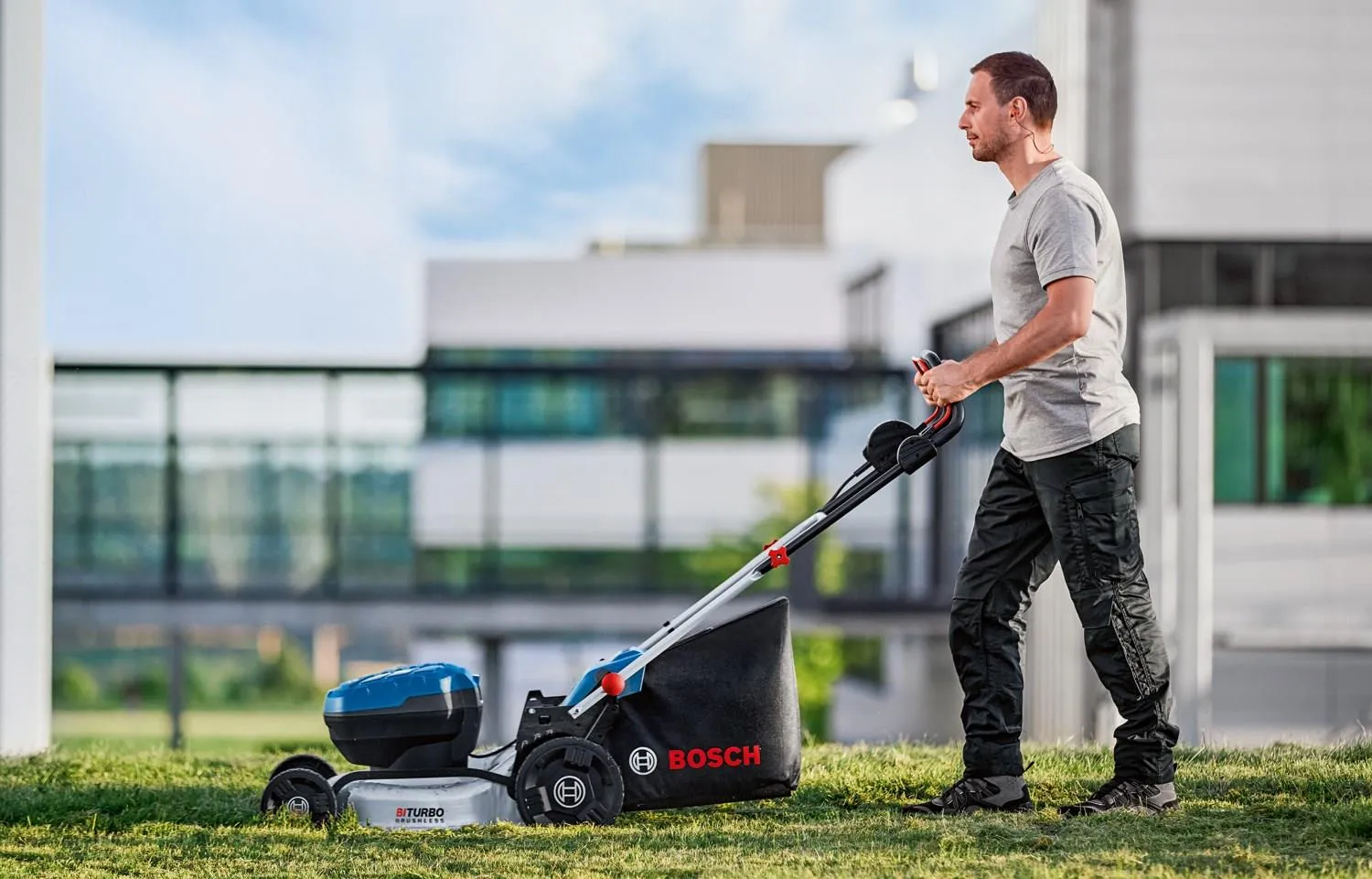 Газонокосилка аккумуляторная Bosch GRA 18V2-46 Professional 06008C8000