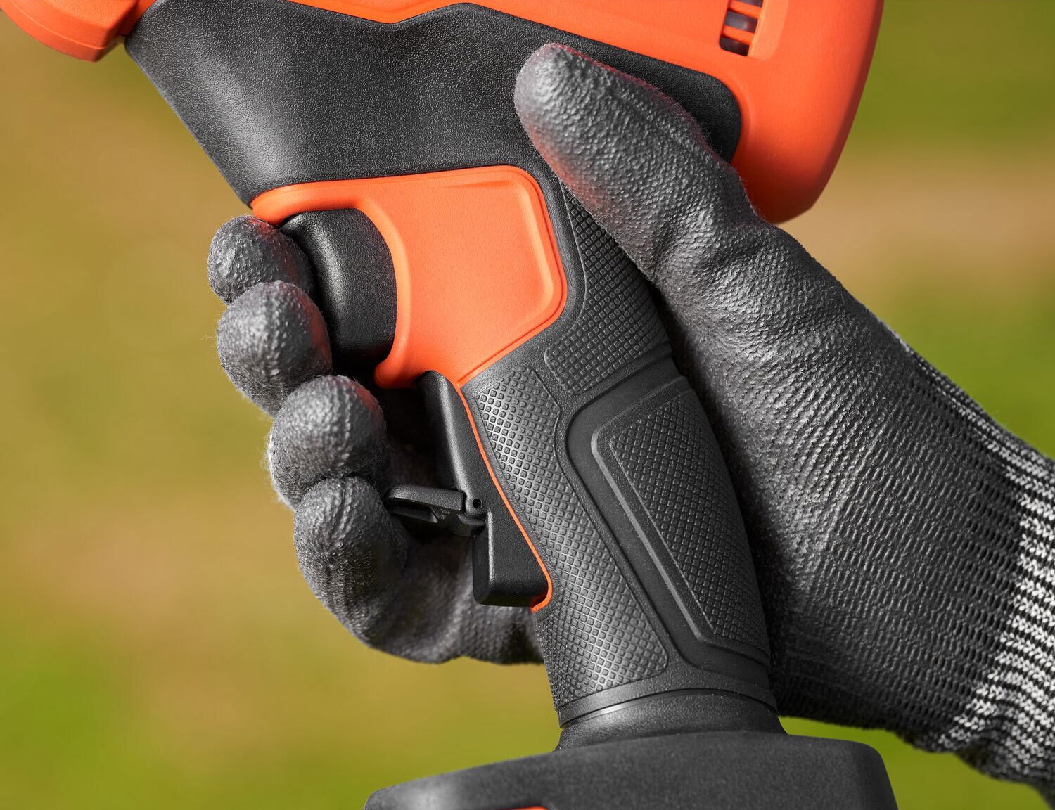 Аккумуляторный секатор Black & Decker BCPP18D1, с АКБ 2.0Ah и ЗУ
