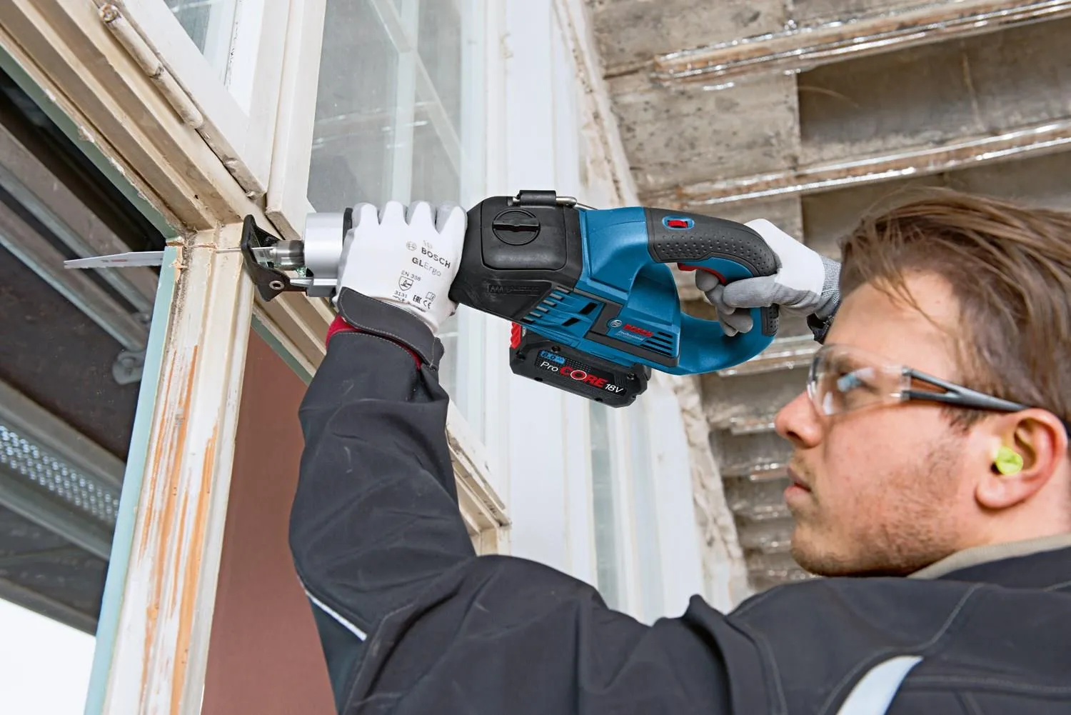 Электрическая пила Bosch GSA 18V-32 Professional 06016A8108