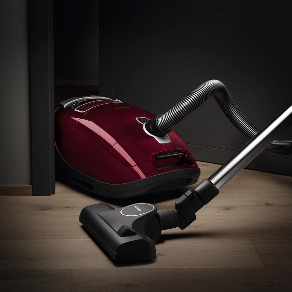 Пылесос Miele Complete C3 Active - SGDF3 Blackberry Red