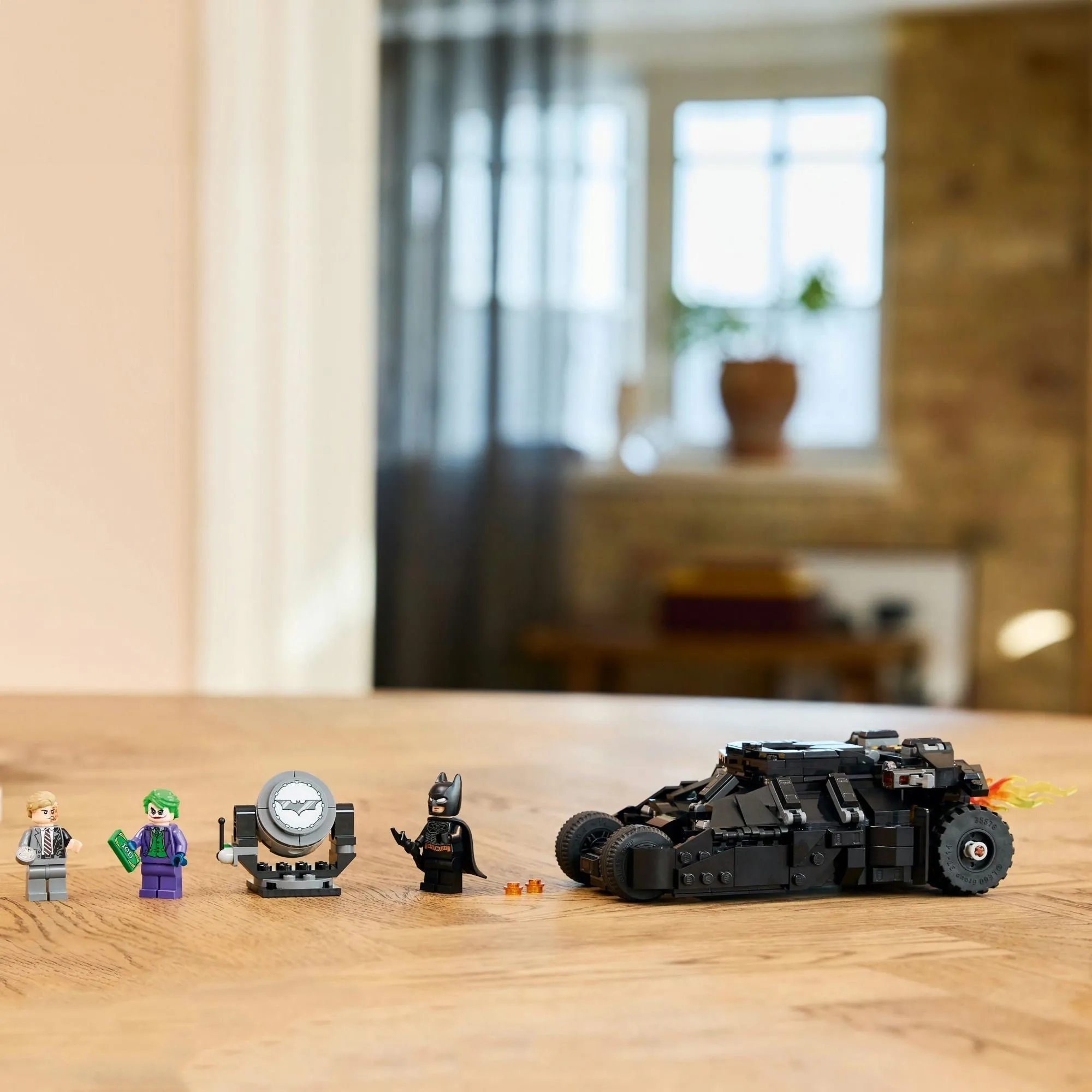 Конструктор LEGO DC Batman 76303 Тумблер Бэтмена