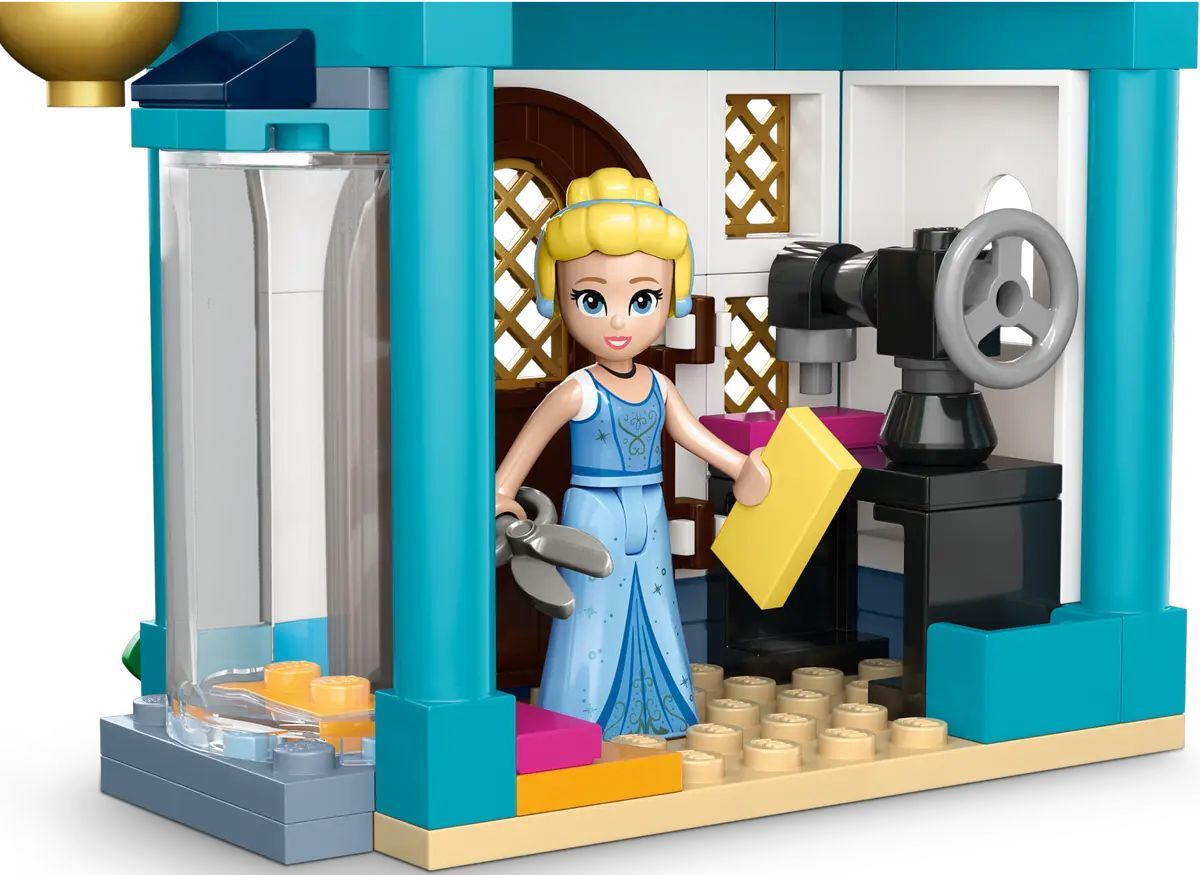 Конструктор LEGO Disney Princess 43246 Приключения на рынке