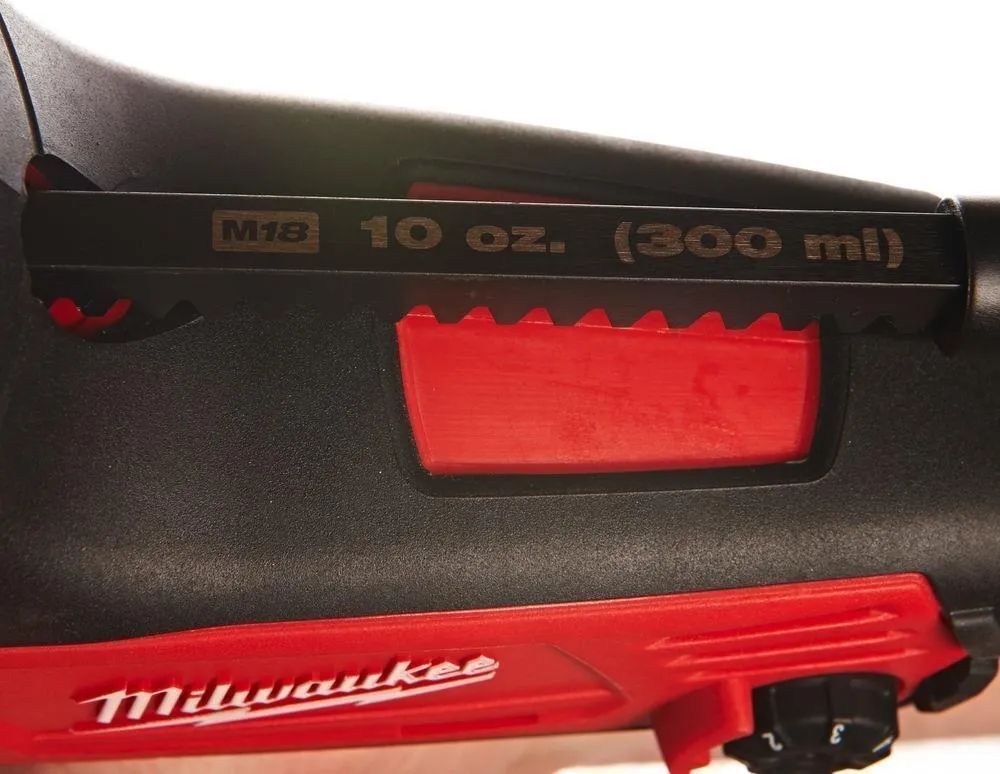 Аккумуляторный пистолет для герметика Milwaukee C18 Pcg/310C0B 4933459637