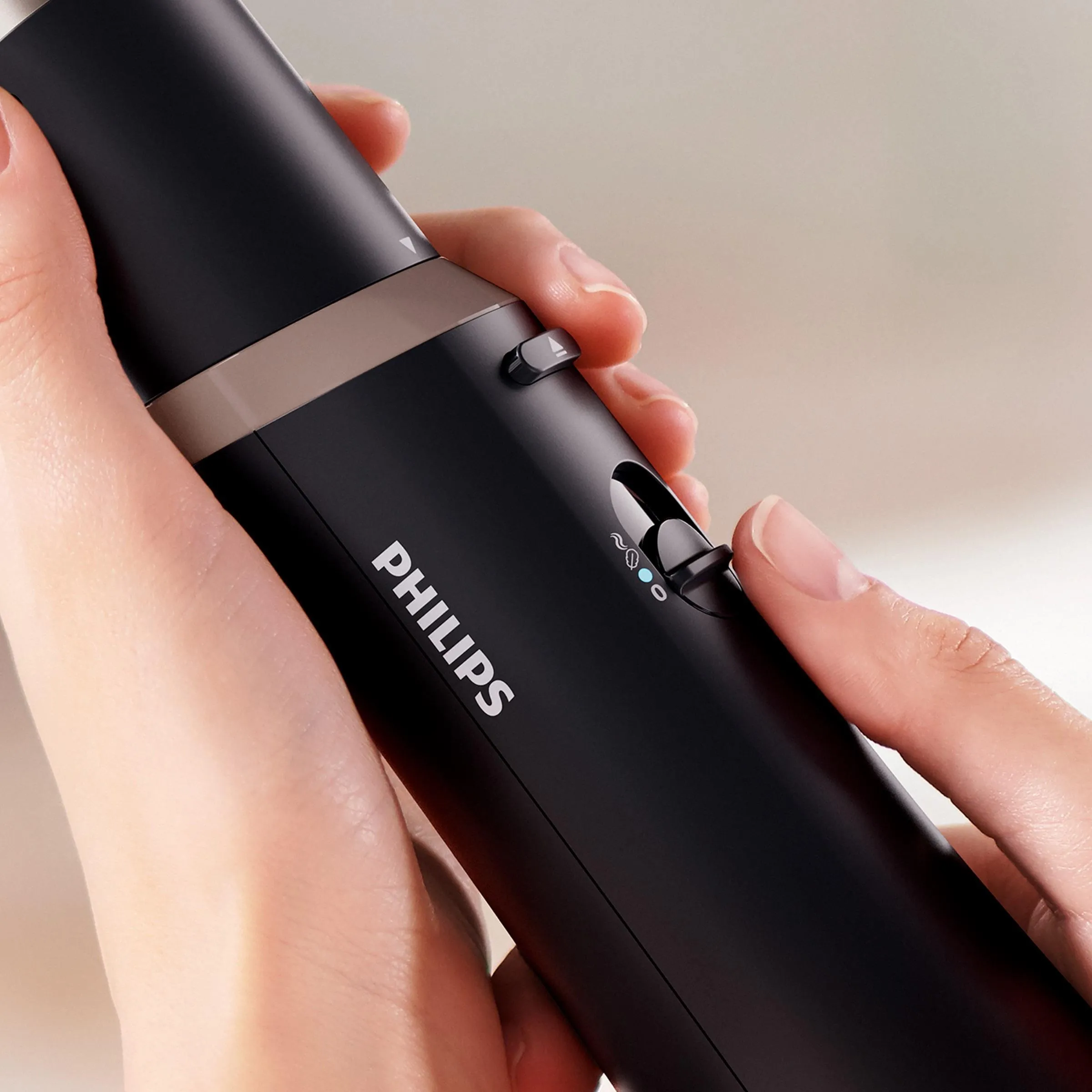Фен-щетка Philips Seria 3000 BHA301/00