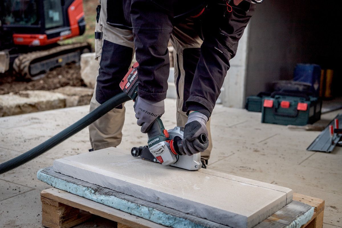 Аккумуляторная угловая шлифовальная машина Metabo WVB 18 LT BL 11-125 QuicK
