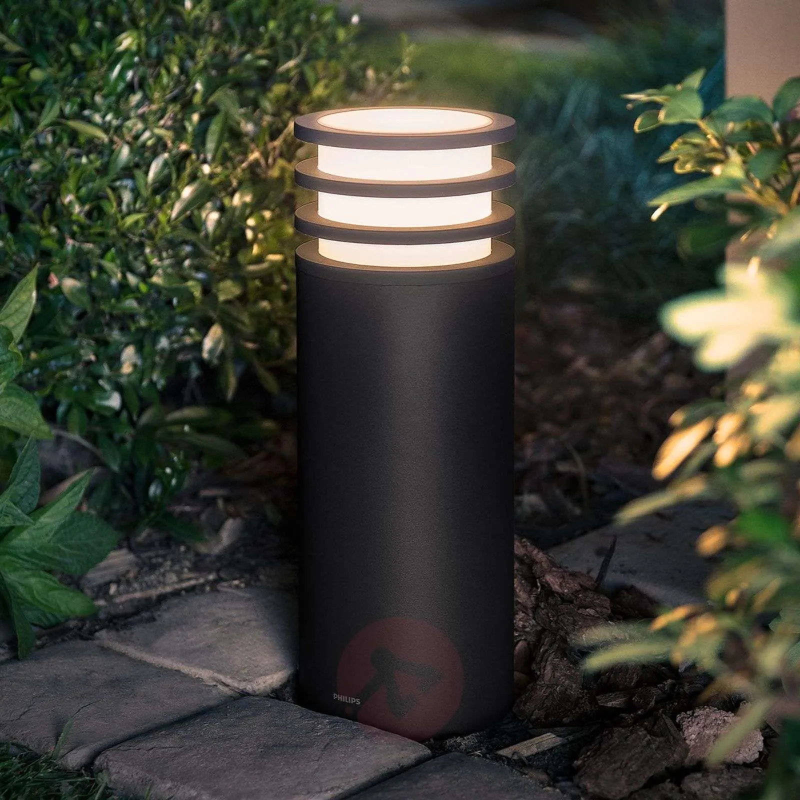 Уличный светильник PHILIPS Hue White Lucca черный 1740293P0