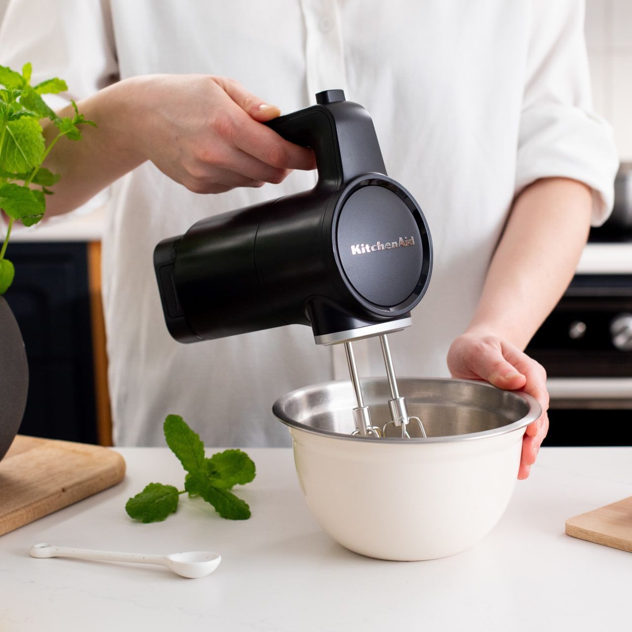 Ручной миксер KitchenAid Go 5KHMR700BM без аккумулятора