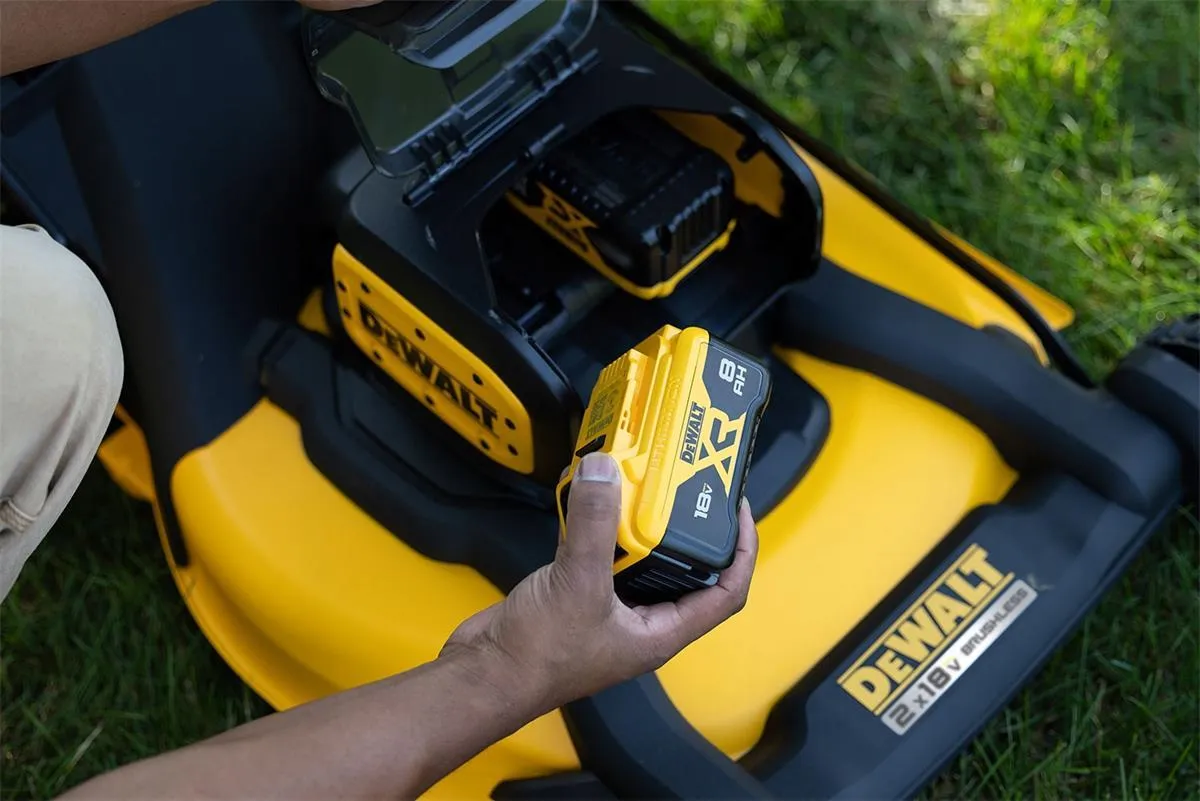 Аккумуляторная газонокосилка DeWalt DCMWP134N-XJ, без АКБ и ЗУ