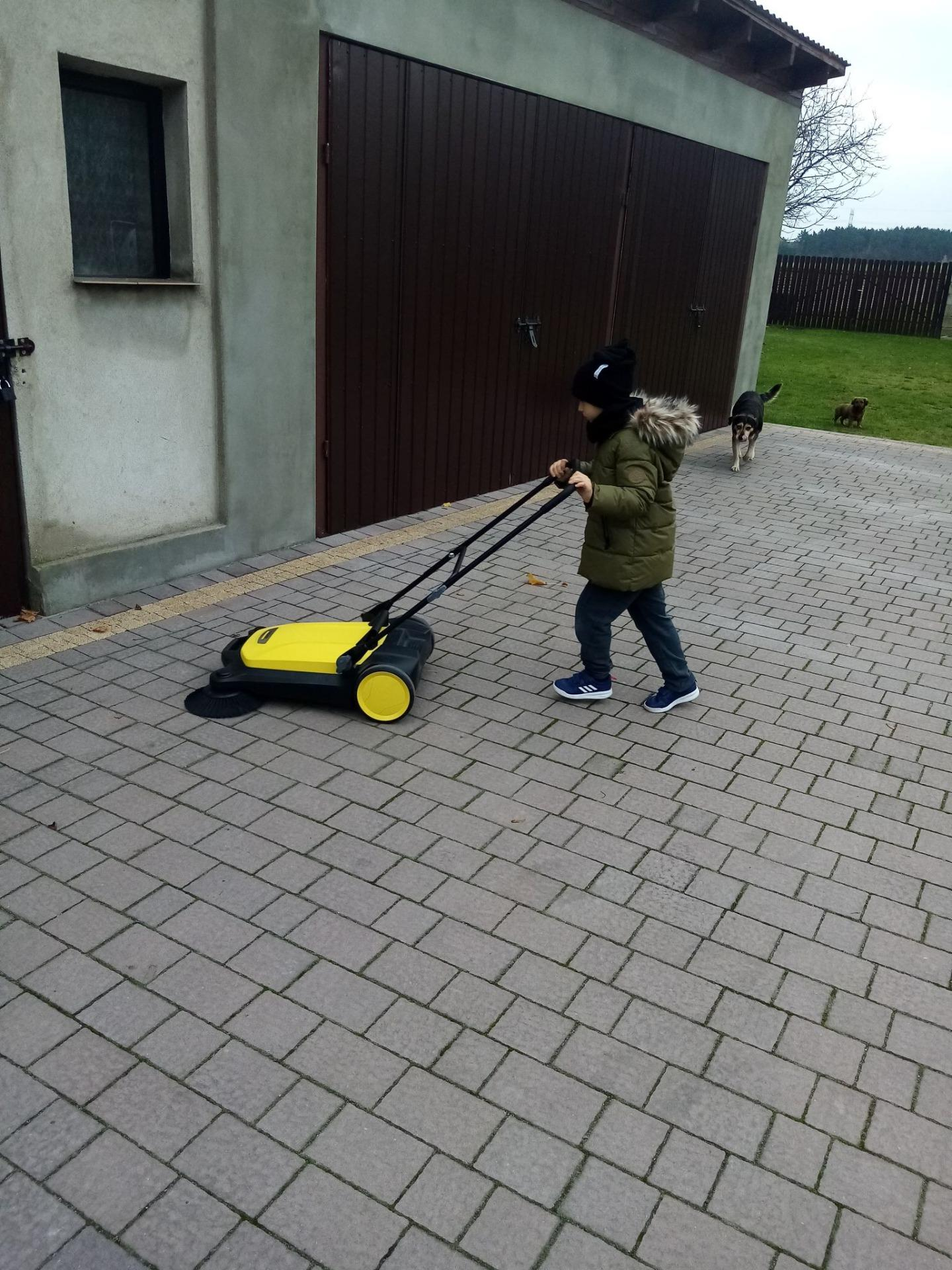 Ручная подметальная машина KARCHER S4 Twin 1.766-360.0
