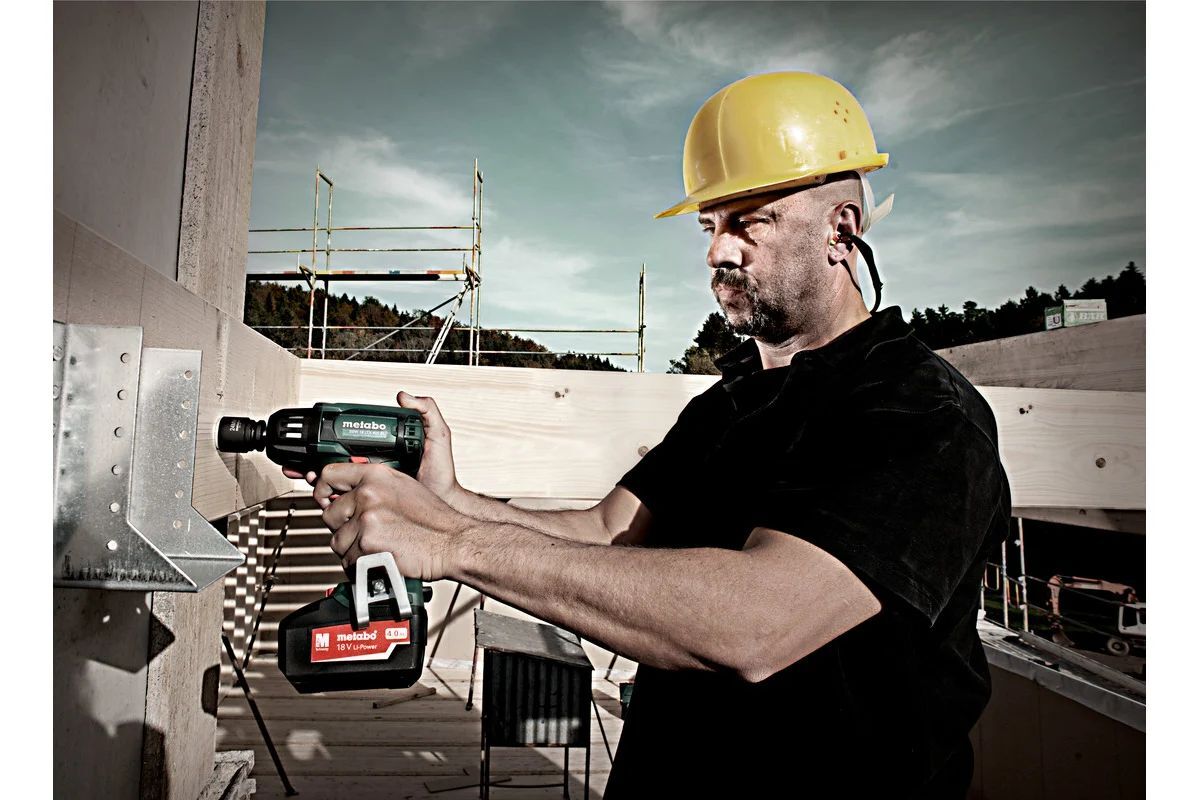 Гайковёрт ударный аккумуляторный Metabo SSW 18 LTX 300 BL 602395800 в кейсе с 2 аккумуляторами LiHD 18V 4.0Ah и ЗУ