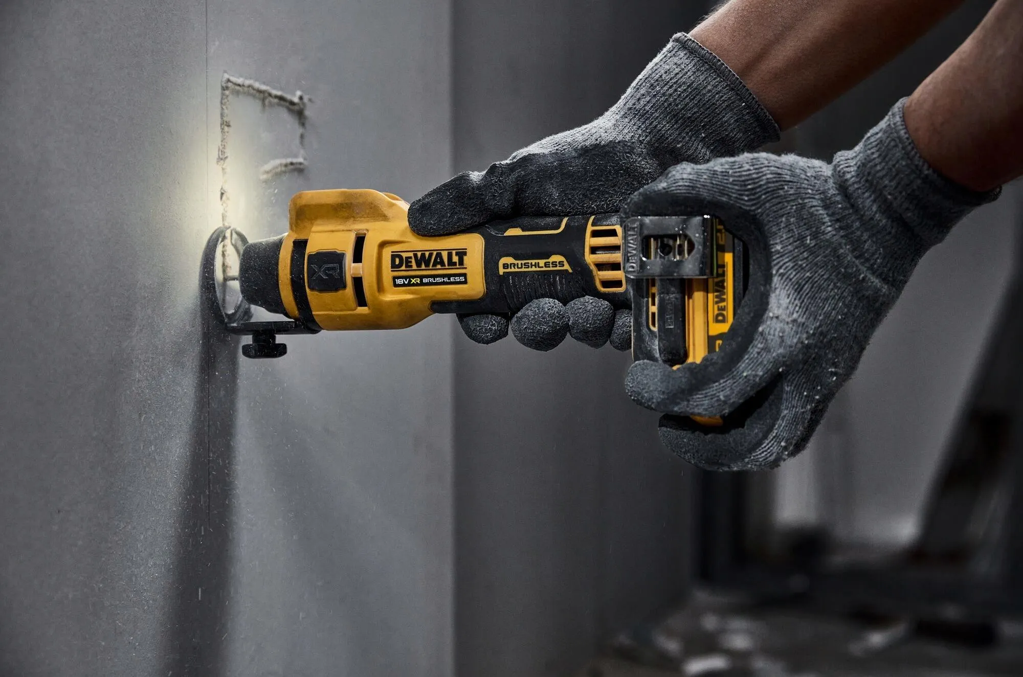 Беспроводной фрезерный станок Dewalt DCE555N
