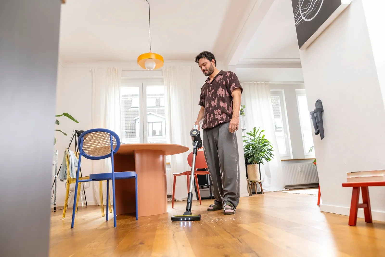 Вертикальный беспроводной пылесос Karcher VCS 3 Nano Hygiene 1.198-933.0
