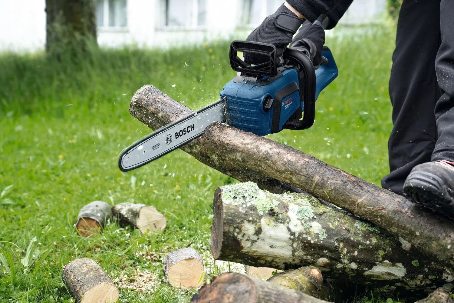 Аккумуляторная цепная пила Bosch GKE 18V-40 Professional 06008D3000