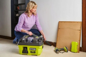 Аккумуляторный строительный пылесос для сухой и влажной уборки RYOBI RV1811-0 без АКБ и ЗУ