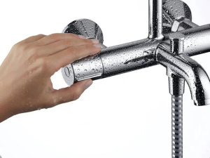 Термостатический настенный душевой гарнитур с тропическим душем Hansgrohe Vernis Shape 26284000, хром