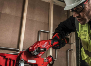 Труборез Milwaukee M12 PCSS202C 2x2,0 Ah и ЗУ 4933479242