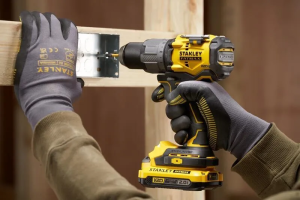 Аккумуляторная дрель-шуруповёрт Stanley FATMAX V20 SFMCD726D2KQW 18 В, 2×2,0 А·ч АКБ, ЗУ, кейс