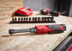 Удлинённая угловая трещотка Milwaukee M12 FHIR38LR0 без аккумулятора и ЗУ 4933480791