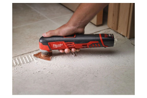 Реноватор Milwaukee M12 C12MT-0 без акб и ЗУ 4933427180