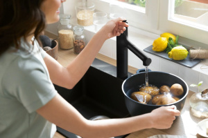 Смеситель для кухни Hansgrohe M33 черный матовый (74801670)