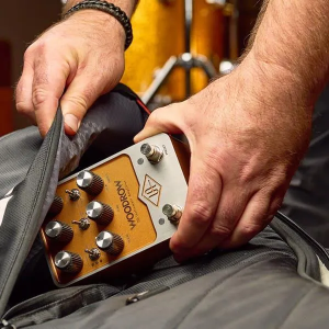 Гитарный эффект эмуляция усилителя Universal Audio UAFX Woodrow ’55 Instrument Amplifier