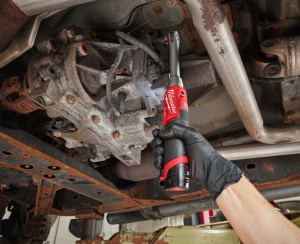 Удлинённая угловая трещотка Milwaukee M12 FHIR38LR0 без аккумулятора и ЗУ 4933480791